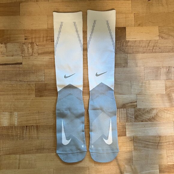 Men's Small 6-7.5 Nike Elite Running Lightweight Long Compression Socks White - Picture 1 of 4